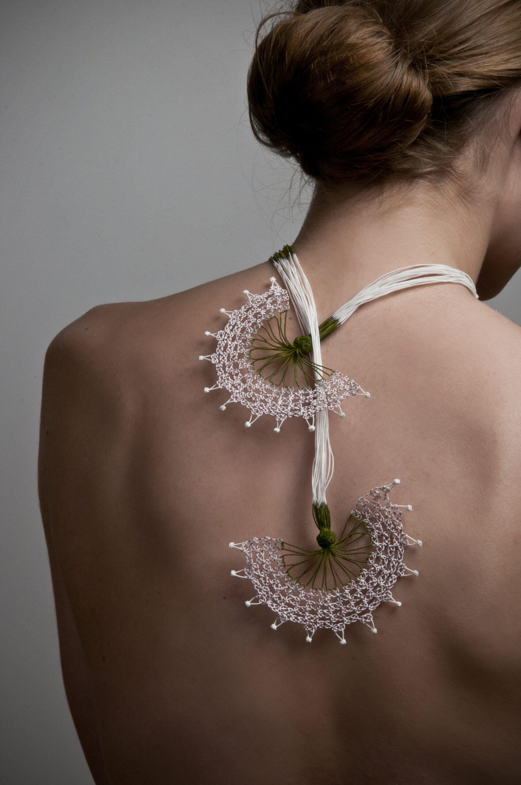 aude tahon collier éventail - crédit photo hortense vinet