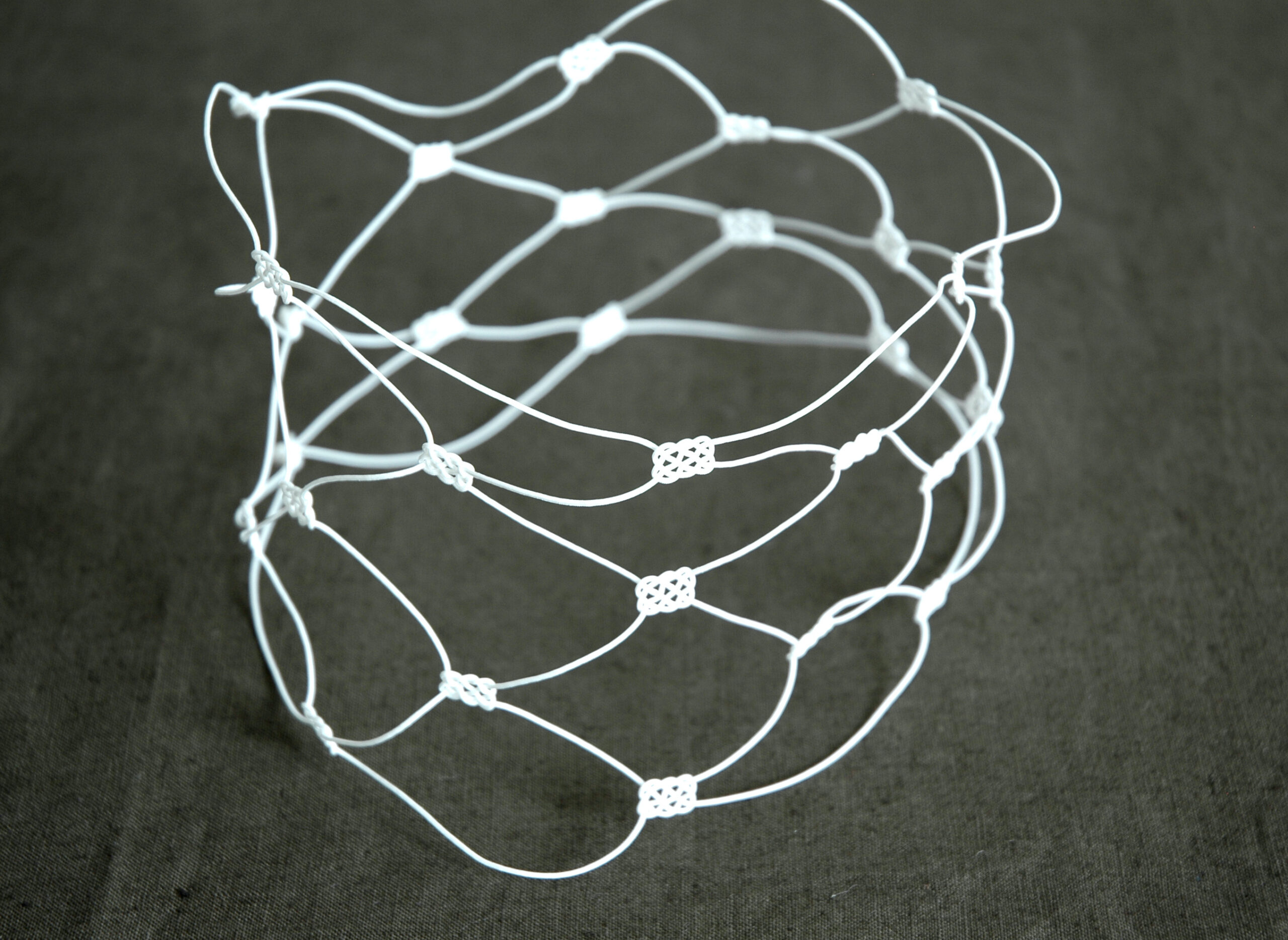 Col/bracelet Nœuds sans fin, crédit photo Catherina Suzzy