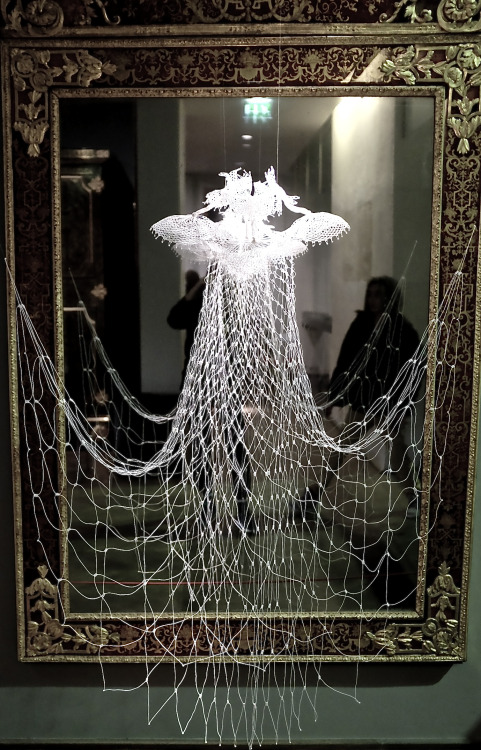Robe femme qui vole Musée des arts décoratifs paris